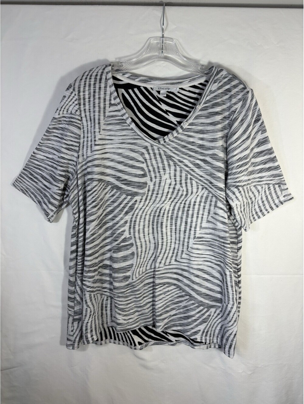 Chico’s Zebra Print Top Size 2 Large Cotton Modal Scoop Neck Button Detail Tee